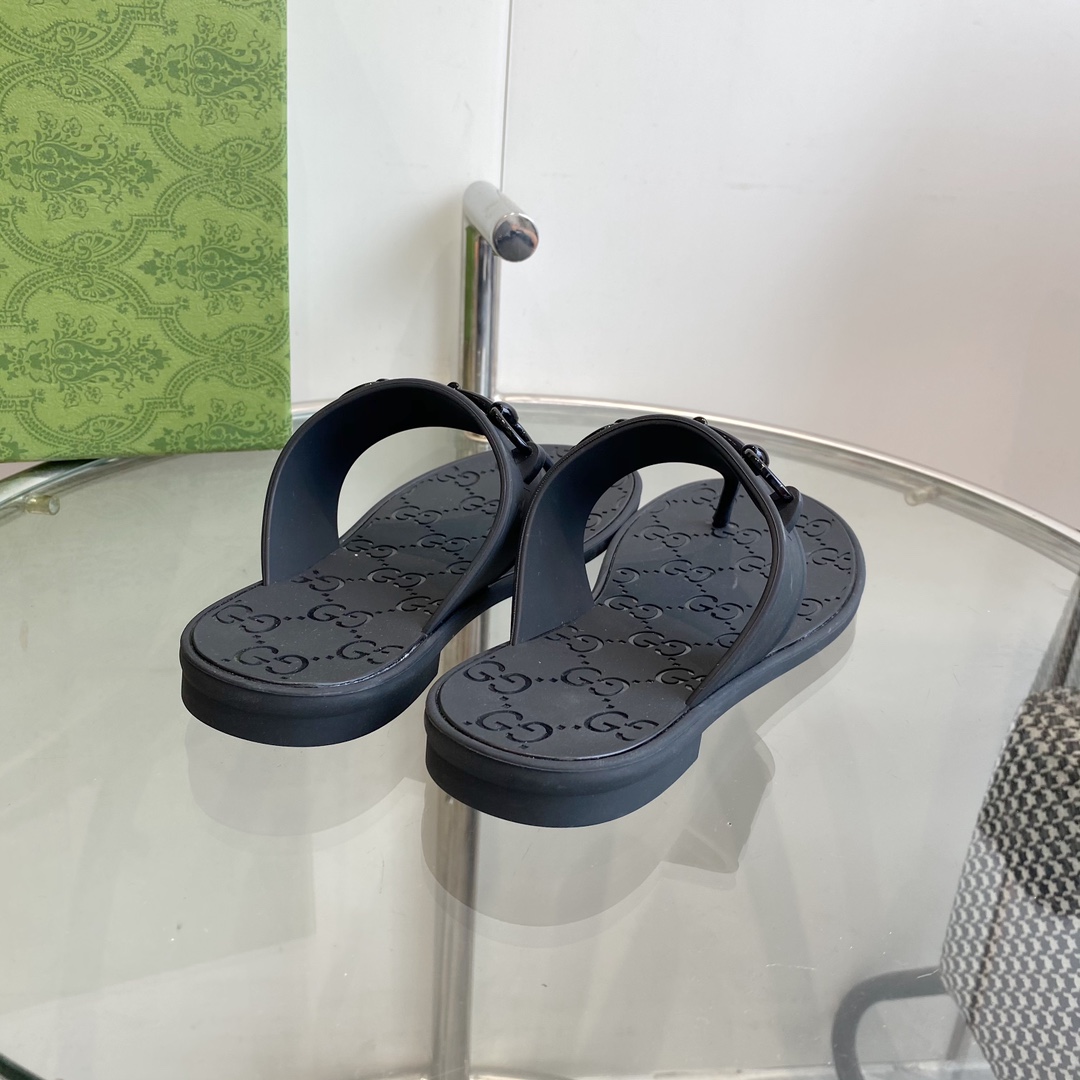 Gucci Women's Thong Sandal With Horsebit  - PerfectKickZ