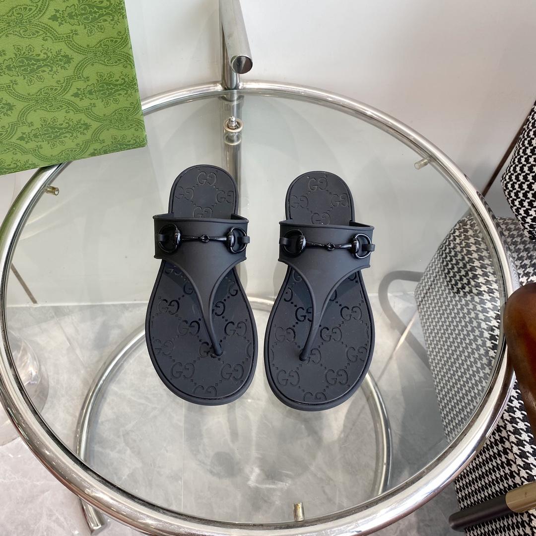 Gucci Women's Thong Sandal With Horsebit  - PerfectKickZ