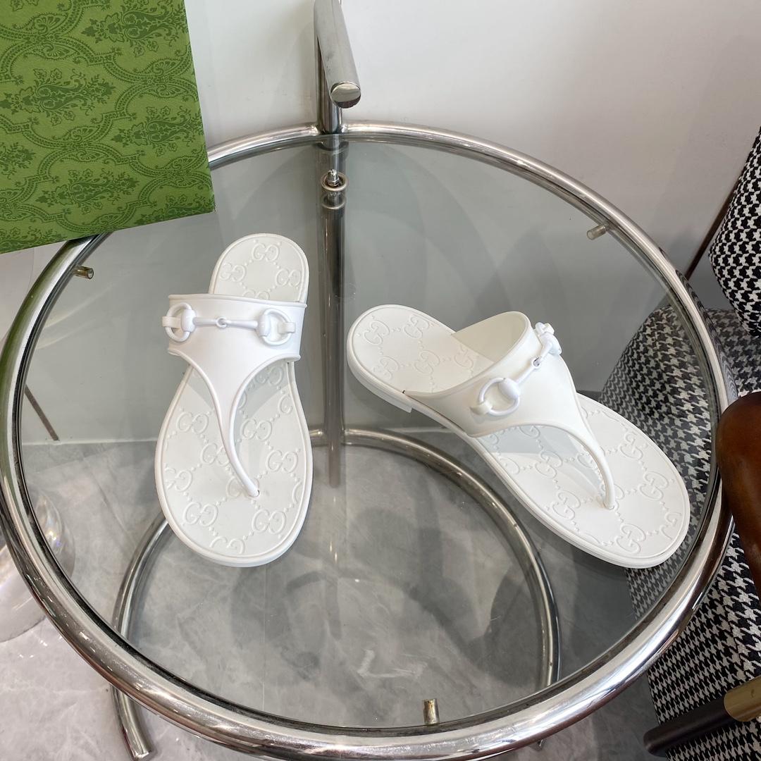 Gucci Women's Thong Sandal With Horsebit  - PerfectKickZ