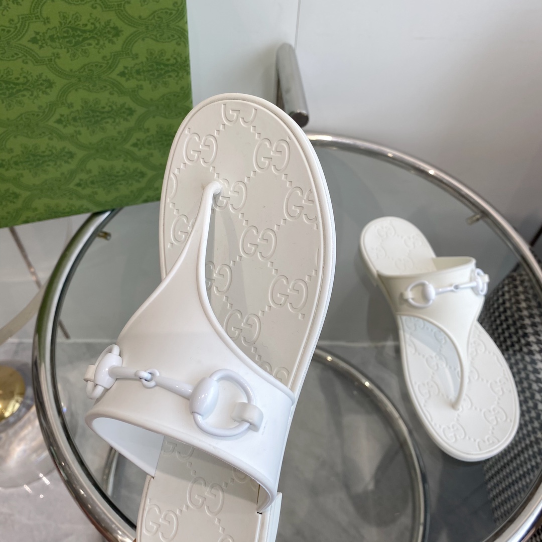 Gucci Women's Thong Sandal With Horsebit  - PerfectKickZ