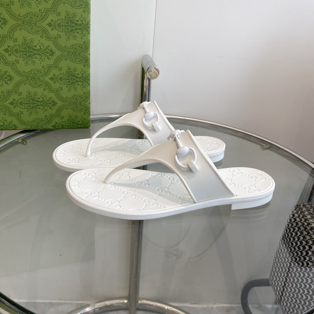 Gucci Women's Thong Sandal With Horsebit  - PerfectKickZ