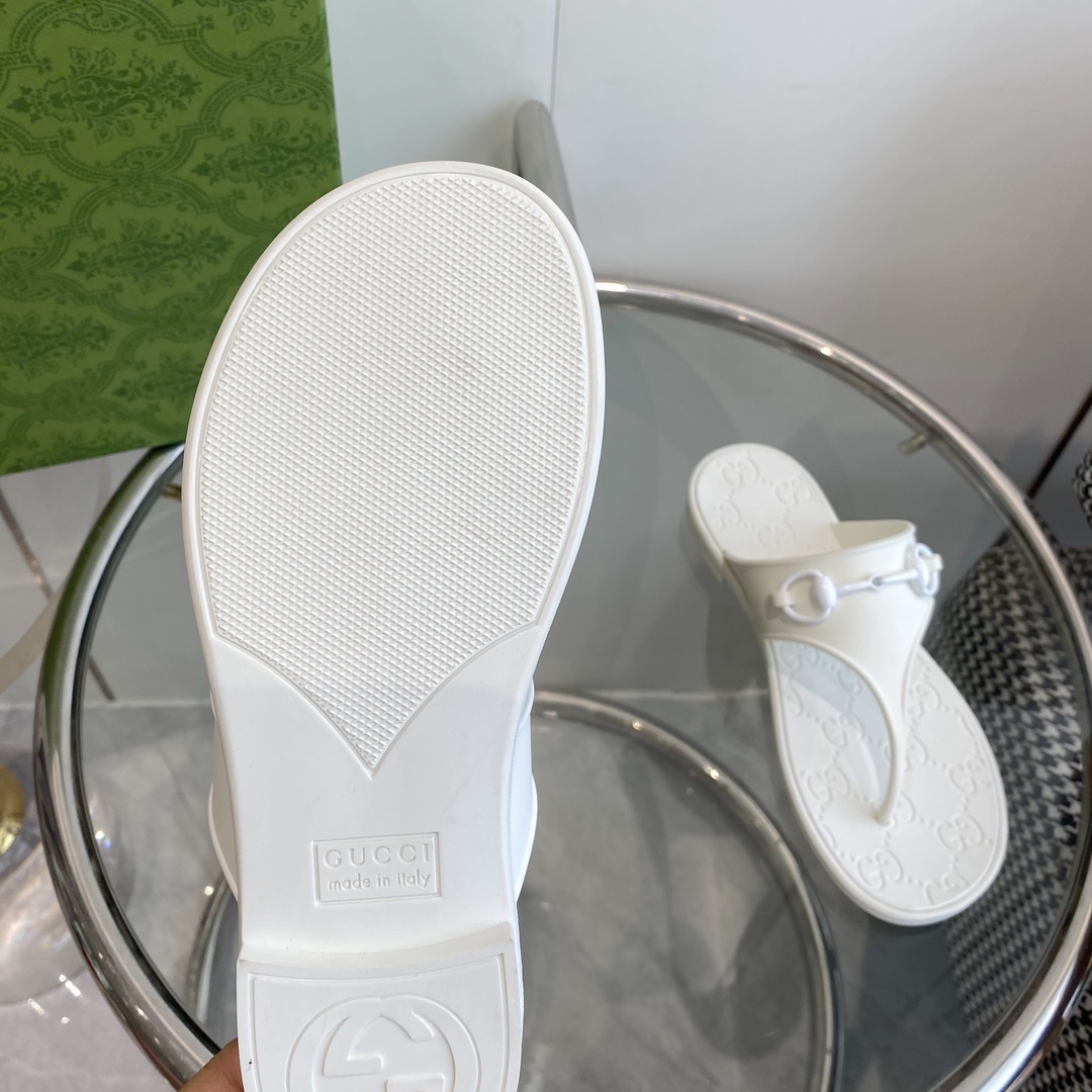 Gucci Women's Thong Sandal With Horsebit  - PerfectKickZ