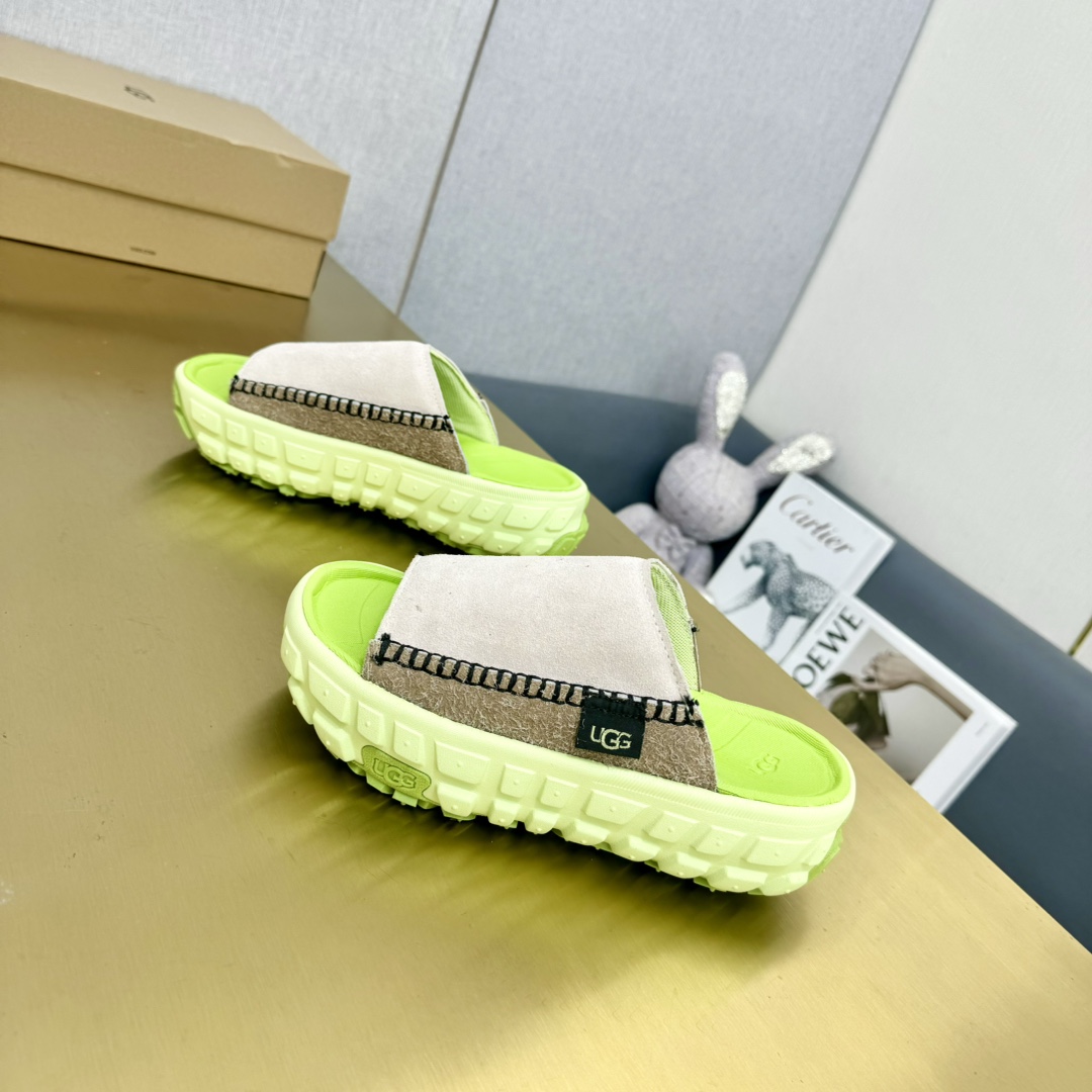 Ugg All Gender Venture Daze Slide - PerfectKickZ