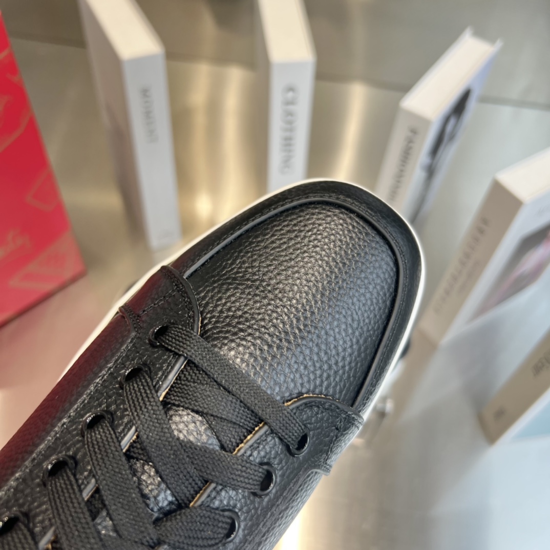 Christian Louboutin Sneakers - PerfectKickZ
