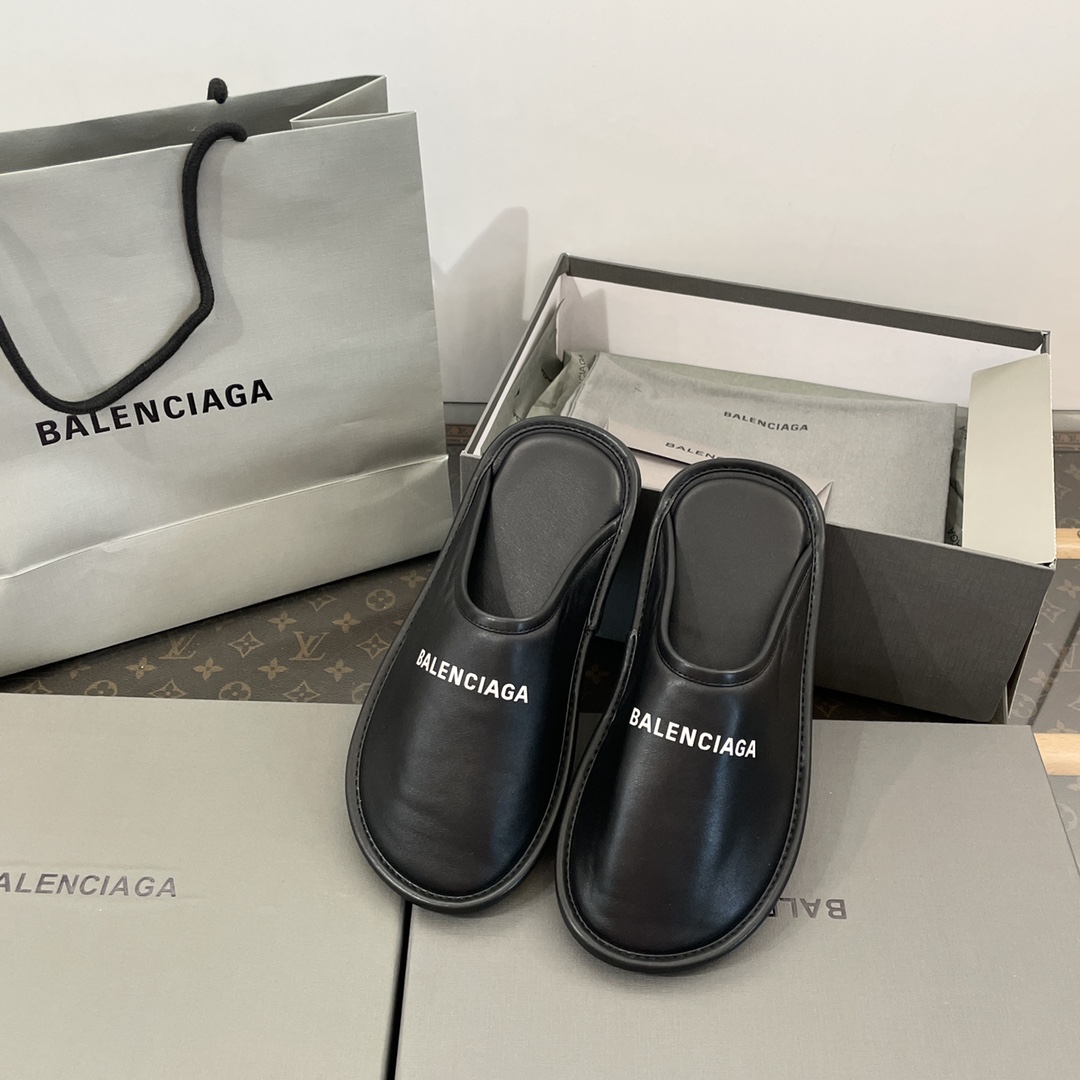 Balenciaga Logo-print Leather Slippers - PerfectKickZ
