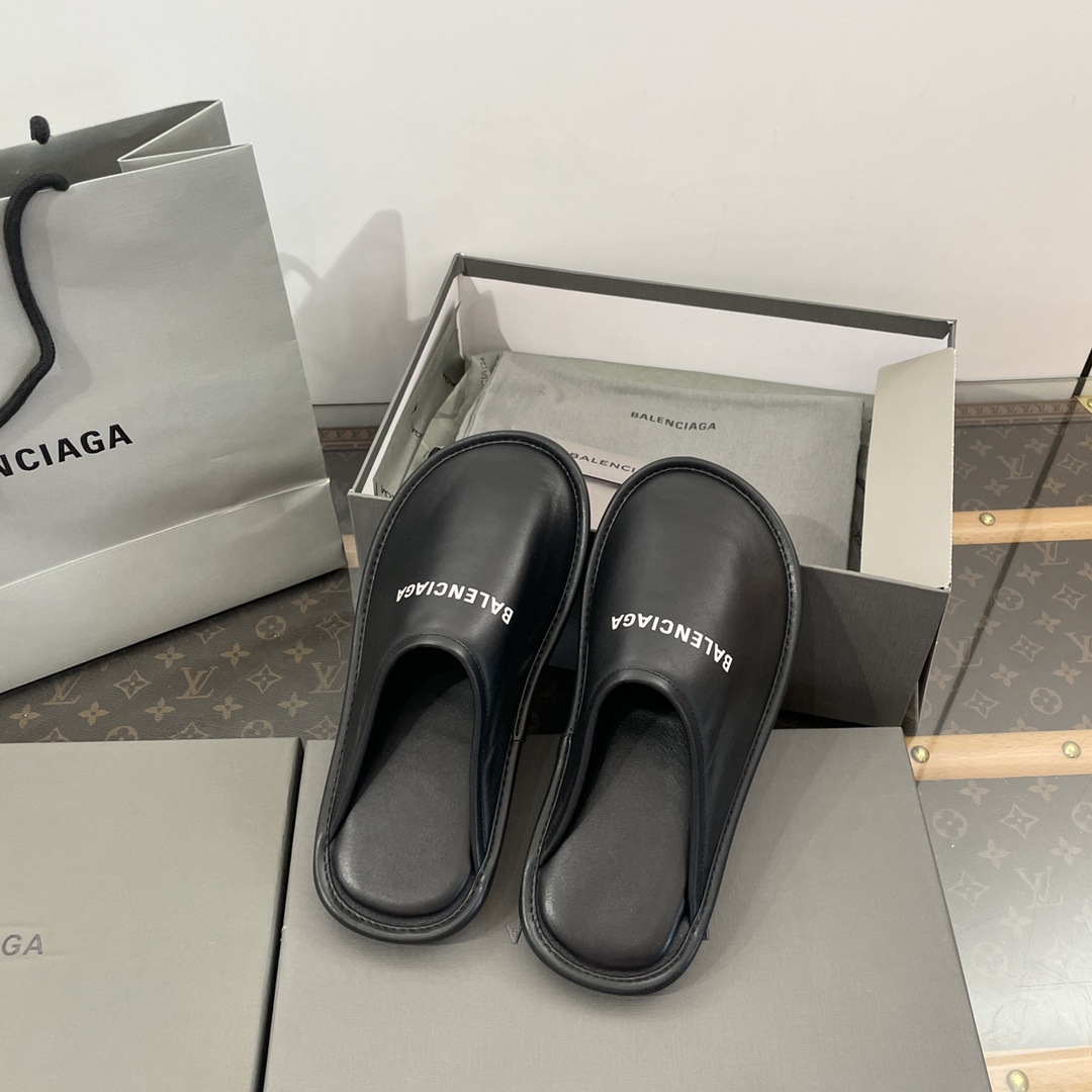 Balenciaga Logo-print Leather Slippers - PerfectKickZ