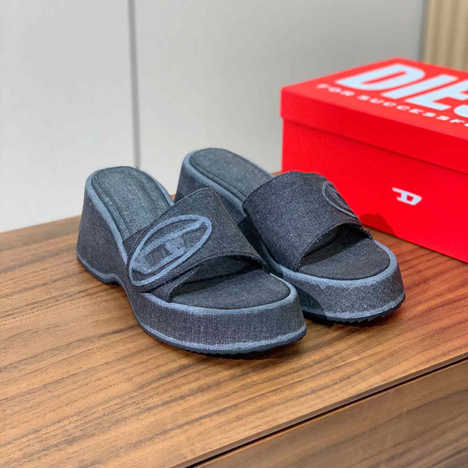 Diesel Sa-Oval D Pf W Denim Sandals - PerfectKickZ