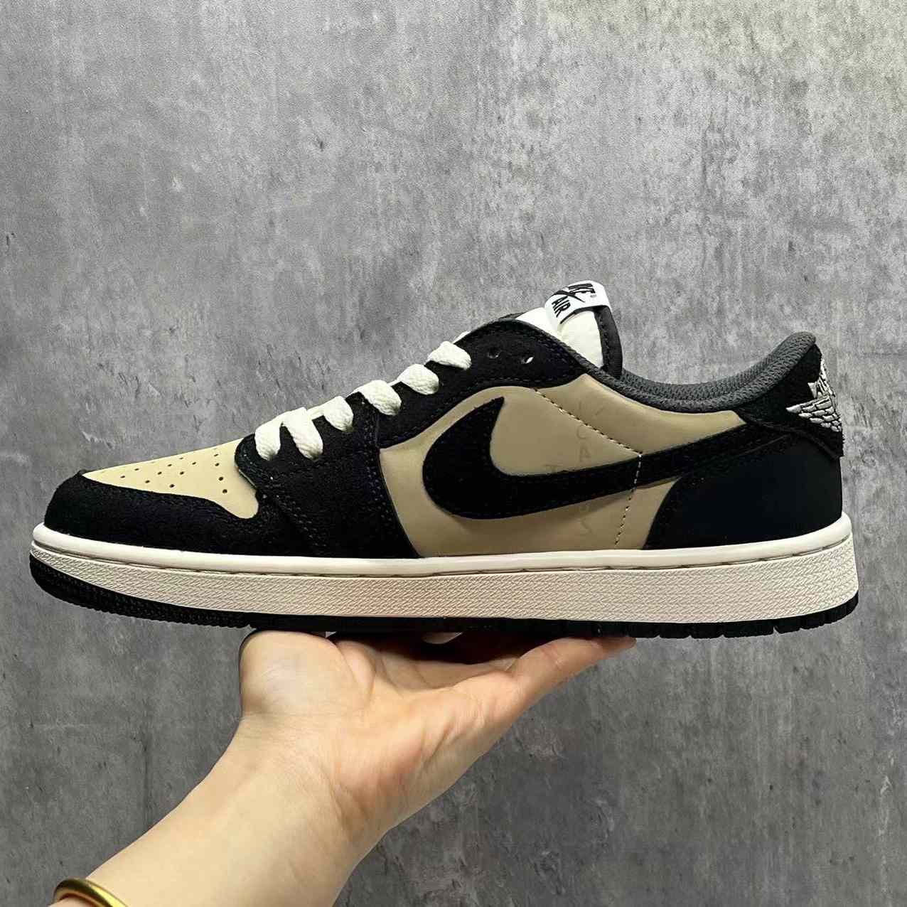 ​Travis Scott X Jordan 1 Low Sneaker   DM7866-201 - 