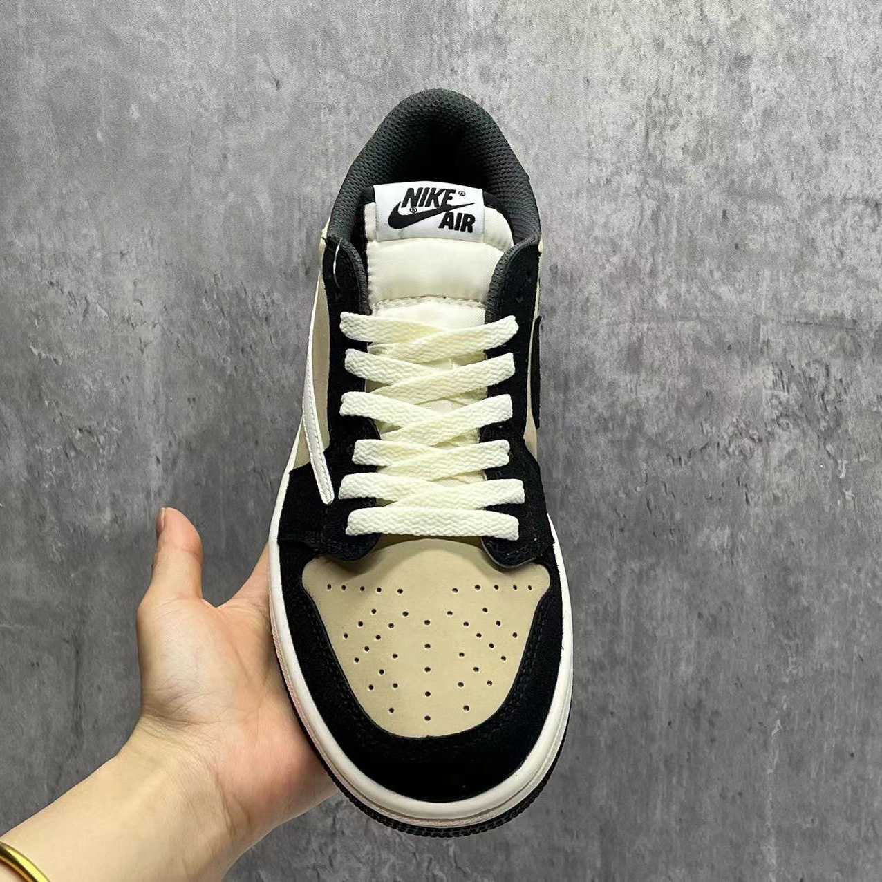 ​Travis Scott X Jordan 1 Low Sneaker   DM7866-201 - 