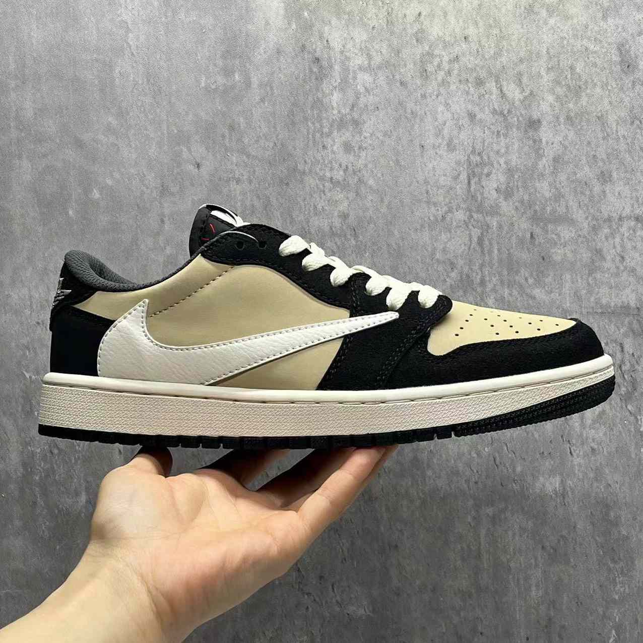 ​Travis Scott X Jordan 1 Low Sneaker   DM7866-201 - 