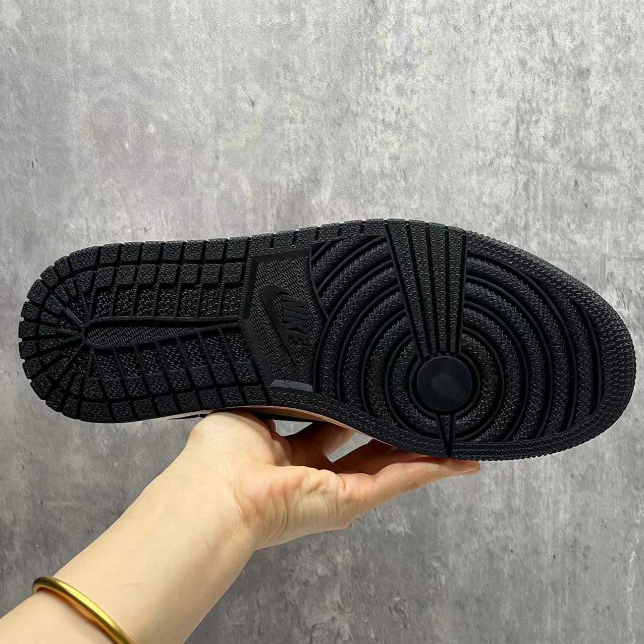 ​Travis Scott X Jordan 1 Low Sneaker   DM7866-201 - 