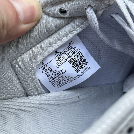 Air Jordan 1 Low OG “Metallic Silver Sneaker      CZ0790-002 - PerfectKickZ