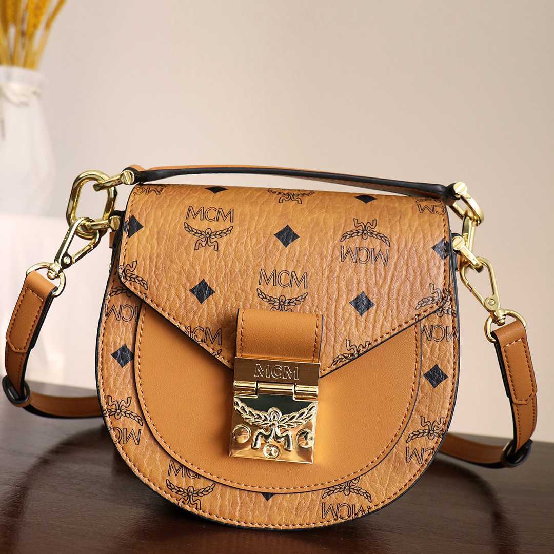 MCM Tracy Shoulder Bag  (18-18-7cm) - PerfectKickZ