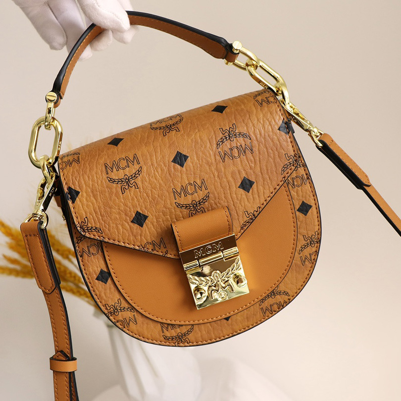 MCM Tracy Shoulder Bag  (18-18-7cm) - PerfectKickZ