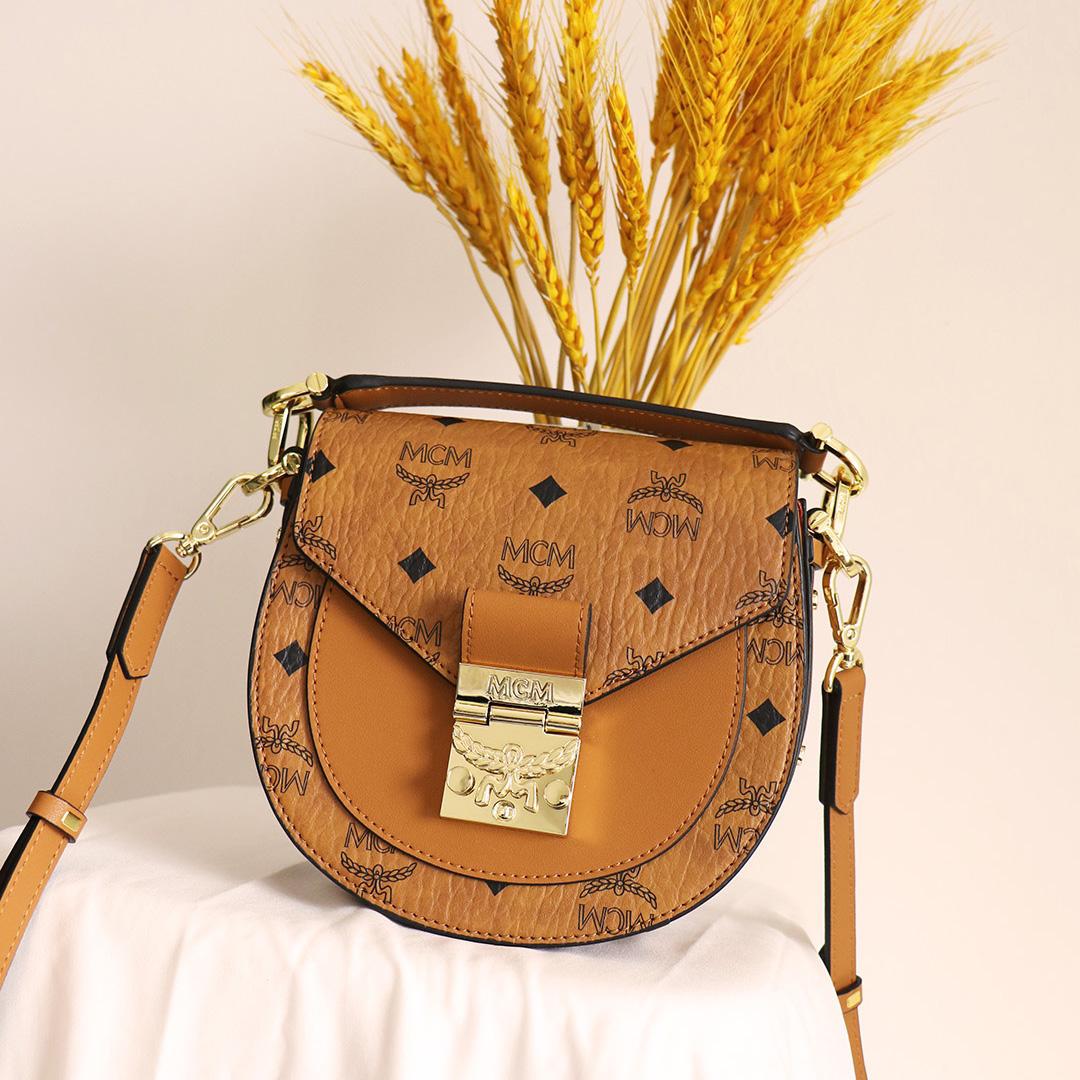 MCM Tracy Shoulder Bag  (18-18-7cm) - 