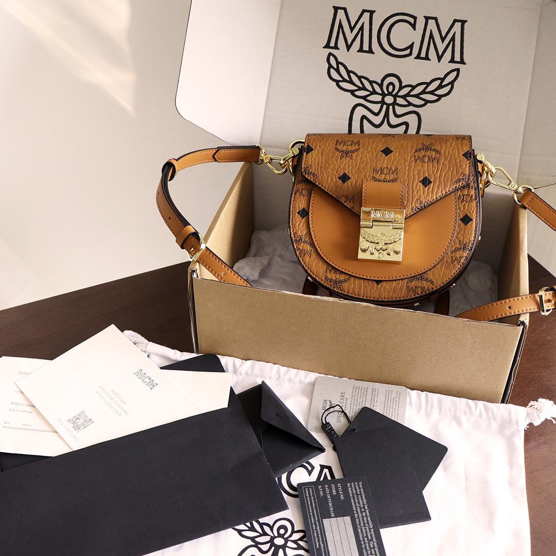 MCM Tracy Shoulder Bag  (18-18-7cm) - 