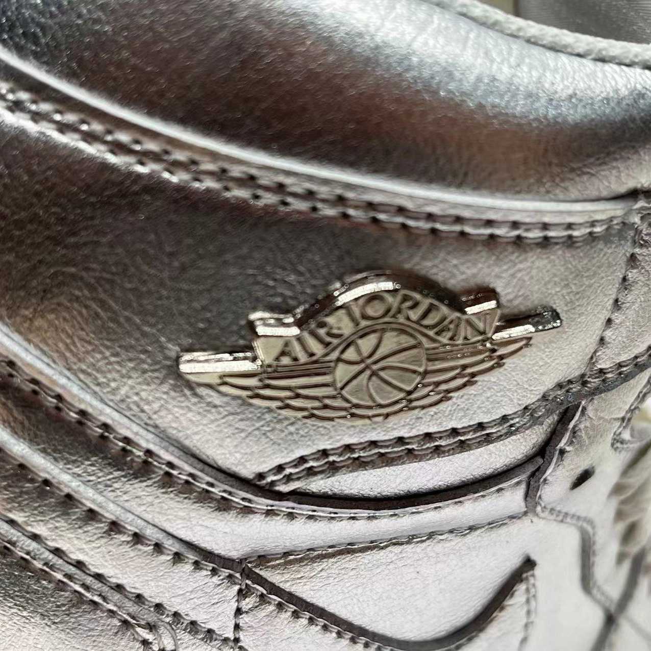 Jordan1 High OG“Chrome” Sneaker    FN7249-001 - PerfectKickZ