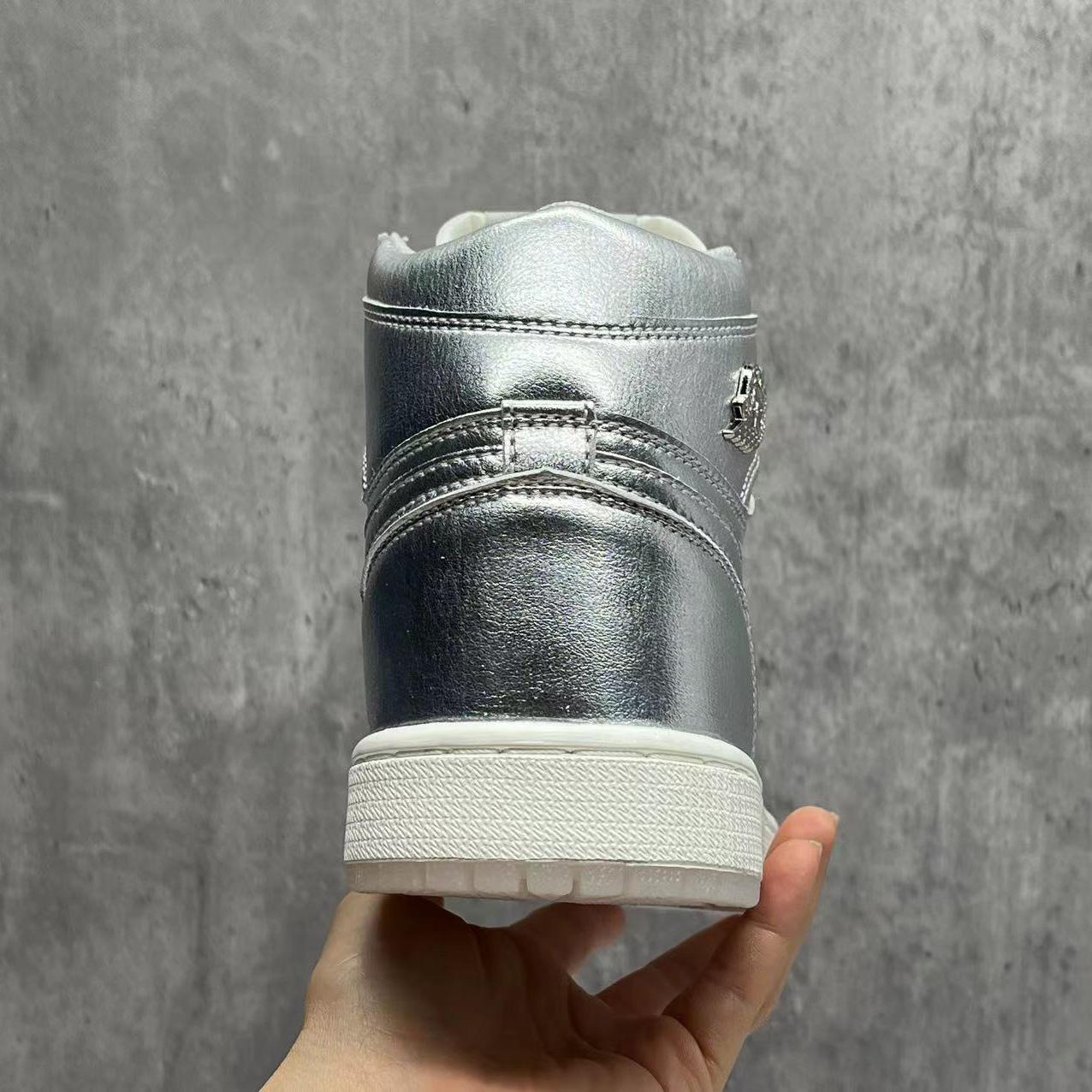 Jordan1 High OG“Chrome” Sneaker    FN7249-001 - PerfectKickZ