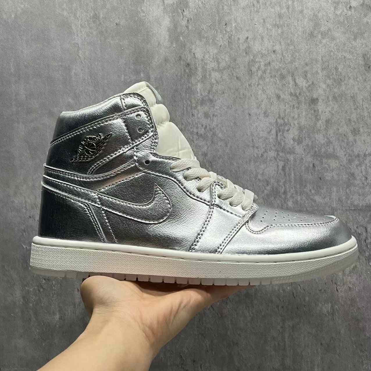 Jordan1 High OG“Chrome” Sneaker    FN7249-001 - 