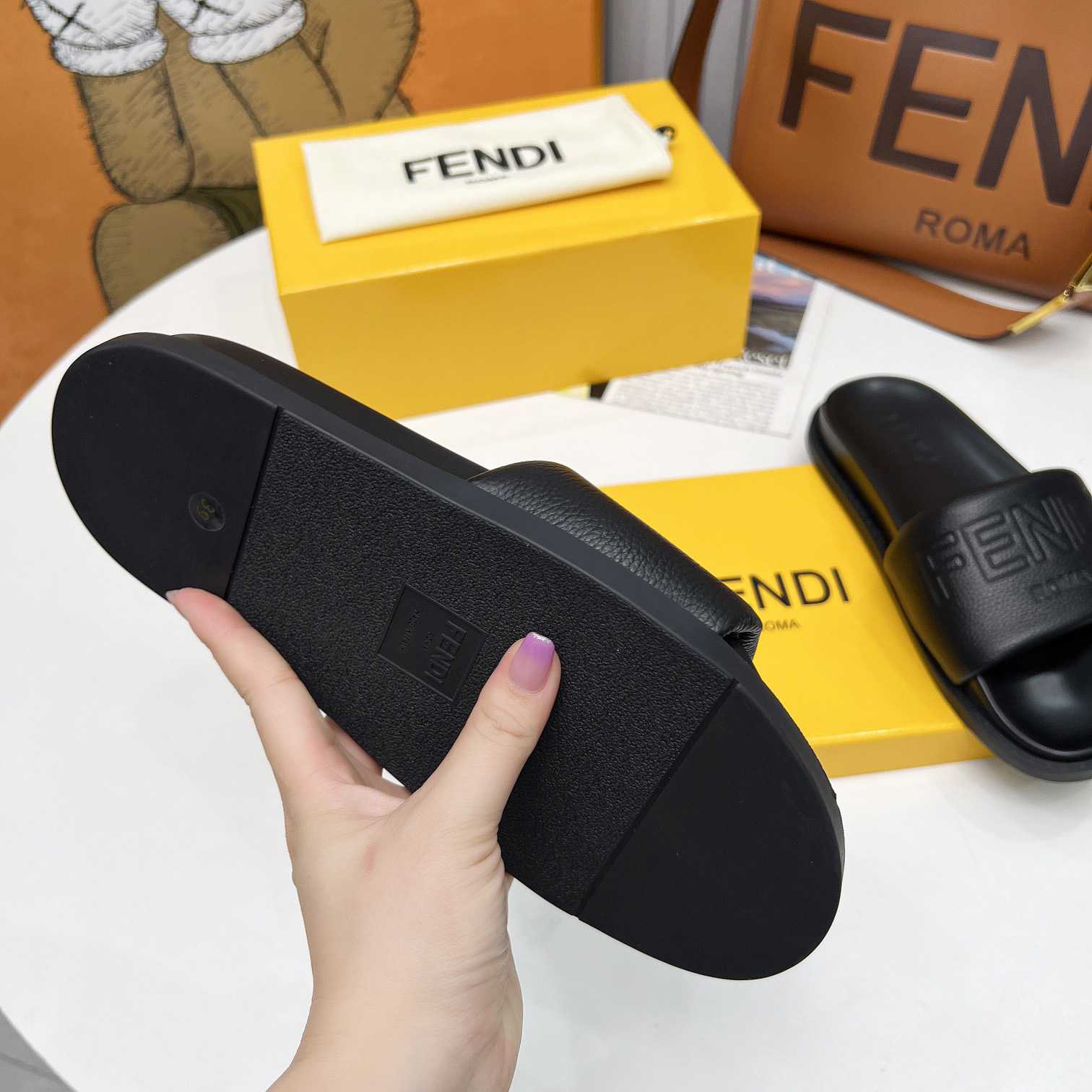 Fendi Roma Slides Black Leather Fussbett - PerfectKickZ
