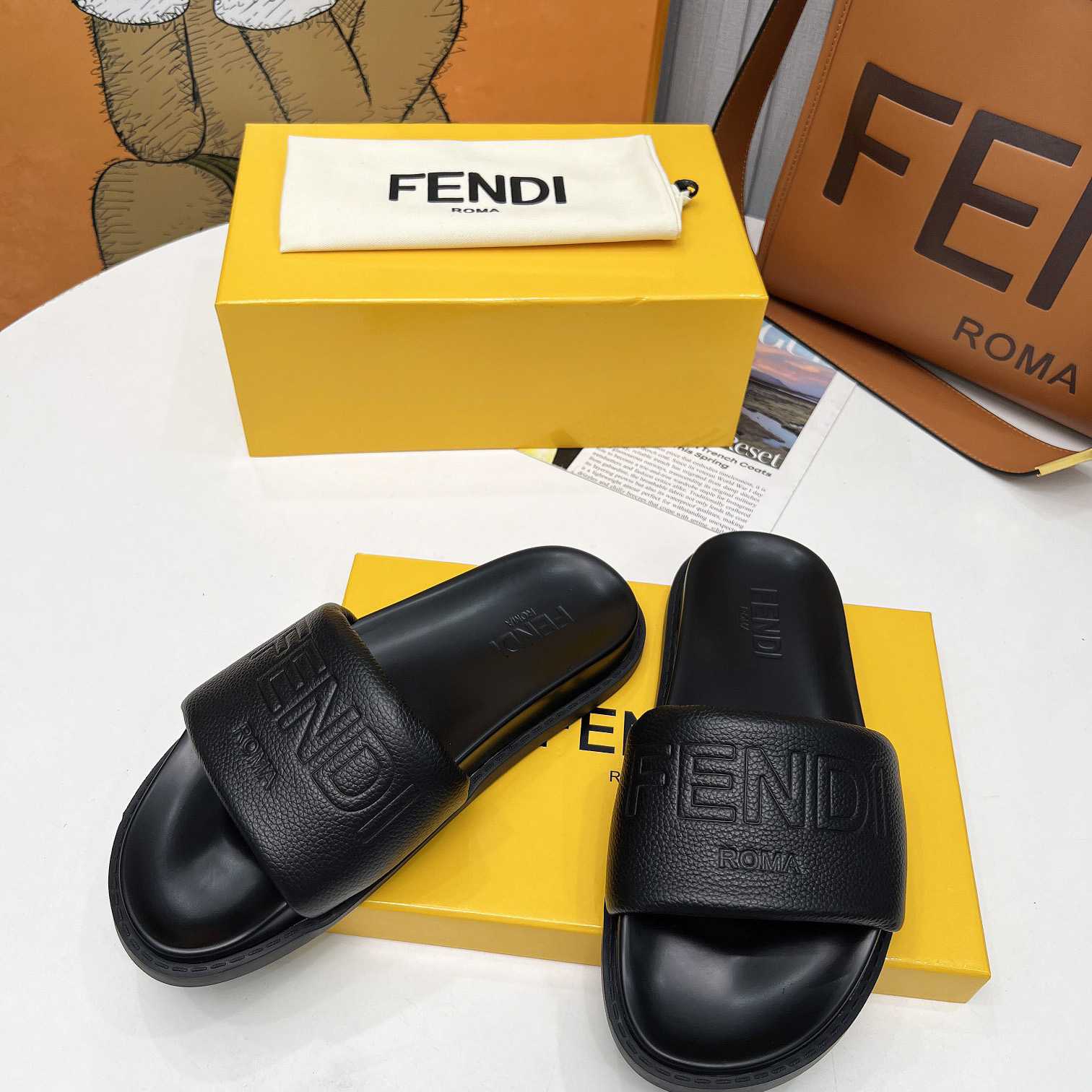 Fendi Roma Slides Black Leather Fussbett - PerfectKickZ