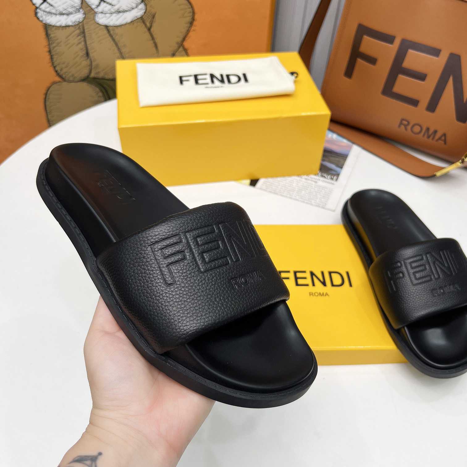 Fendi Roma Slides Black Leather Fussbett - PerfectKickZ
