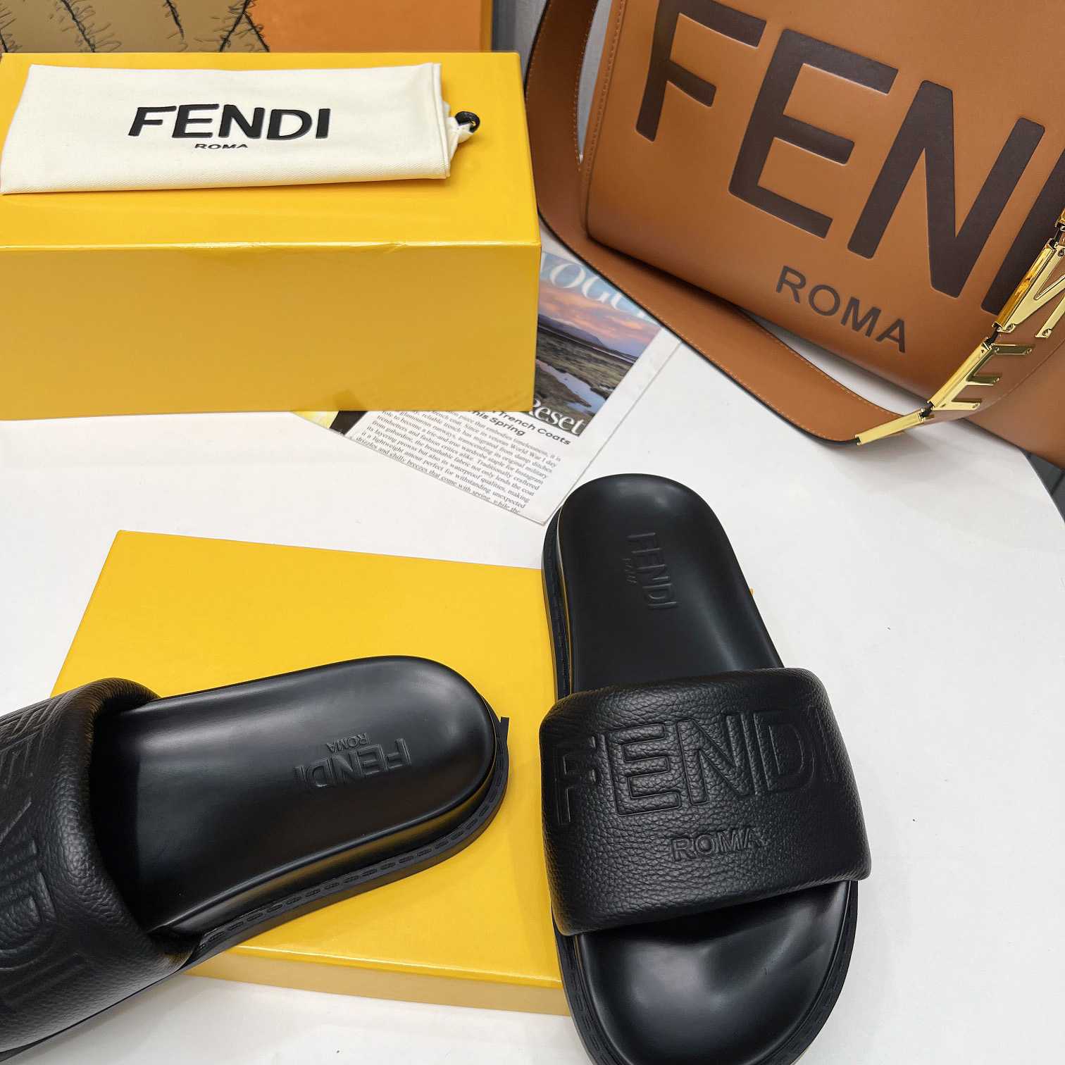 Fendi Roma Slides Black Leather Fussbett - PerfectKickZ
