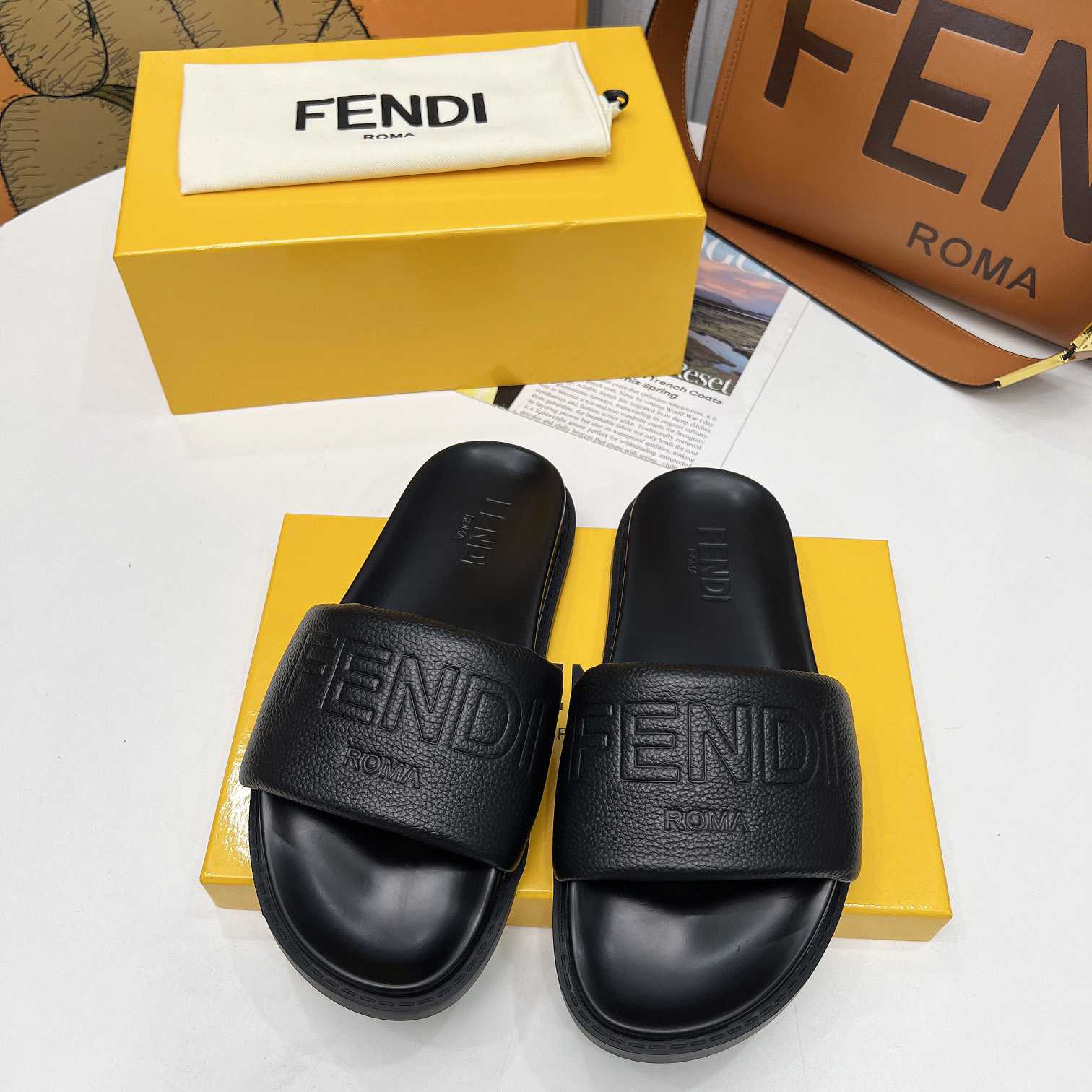 Fendi Roma Slides Black Leather Fussbett - PerfectKickZ