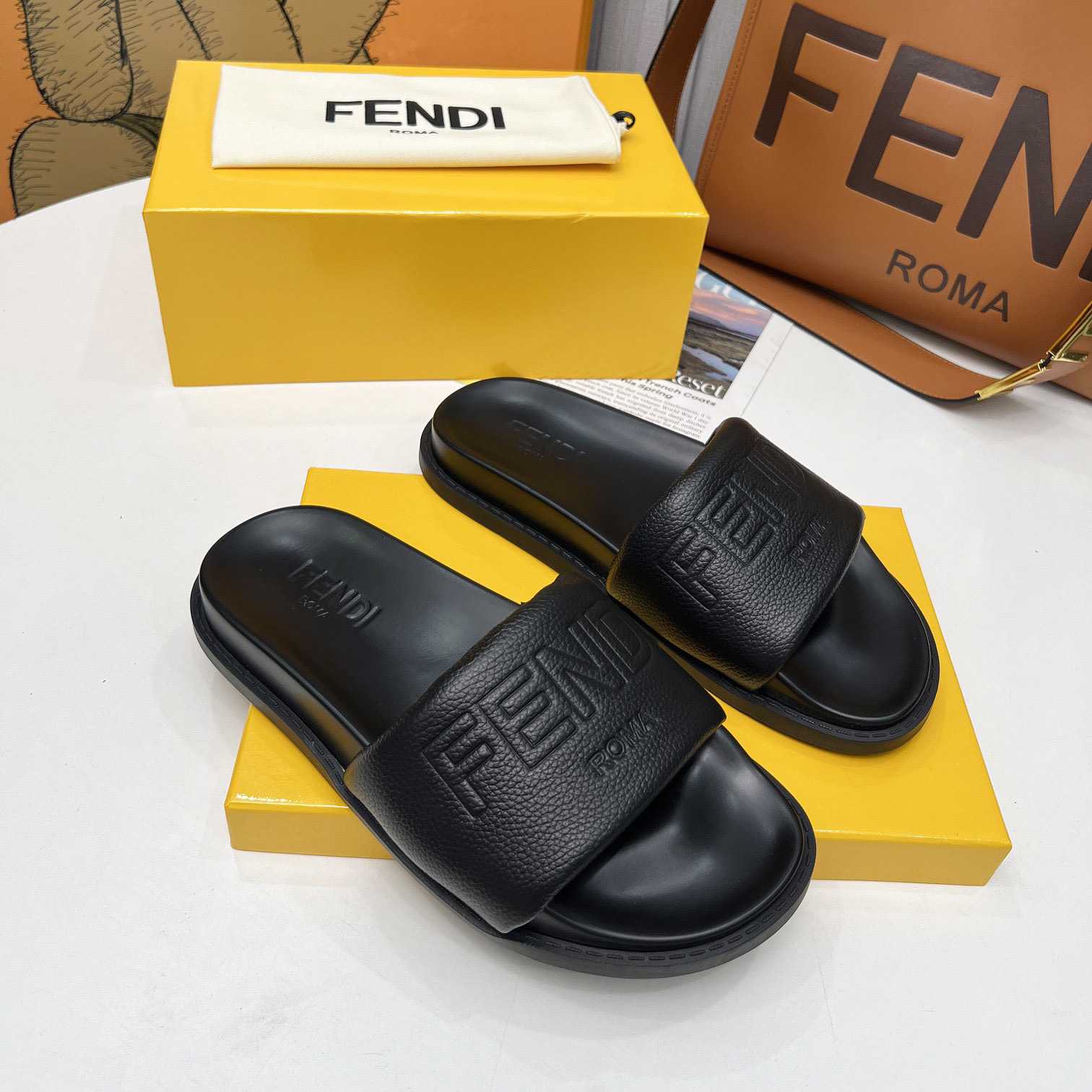 Fendi Roma Slides Black Leather Fussbett - PerfectKickZ