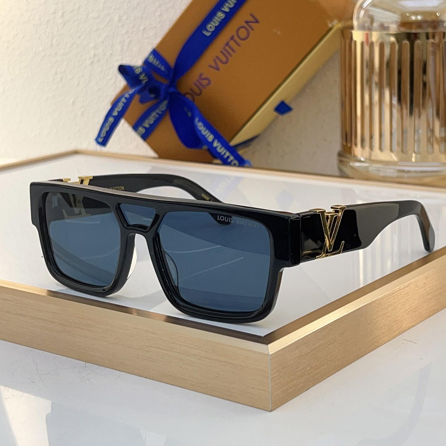 Louis Vuitton LV Sleek Square Sunglasses   Z2062W   - PerfectKickZ