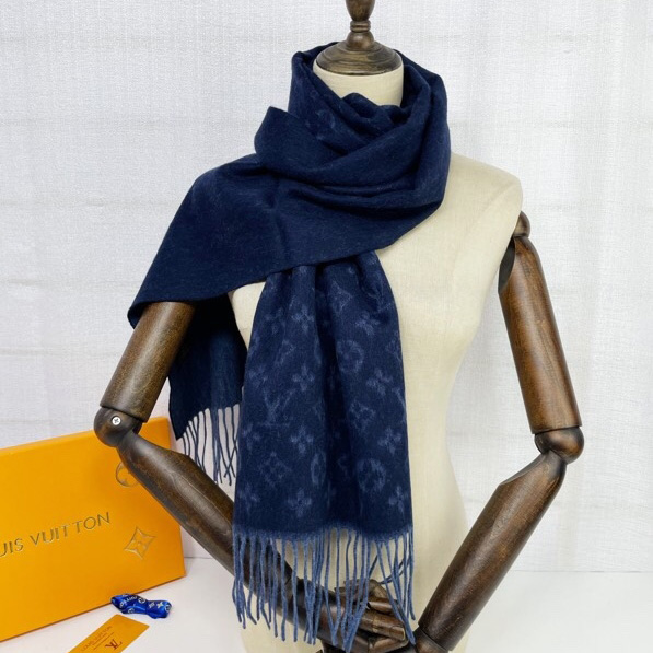 Louis Vuitton LV Essential Scarf - PerfectKickZ
