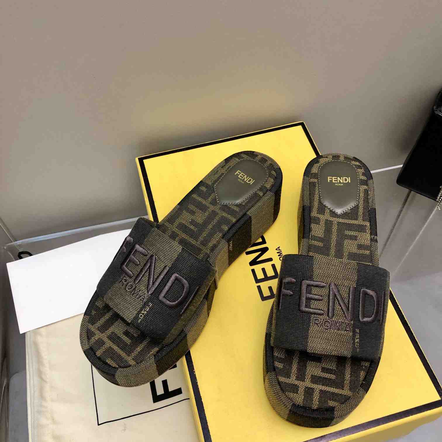 Fendi Sunshine Brown Fabric Flatform Slides - PerfectKickZ