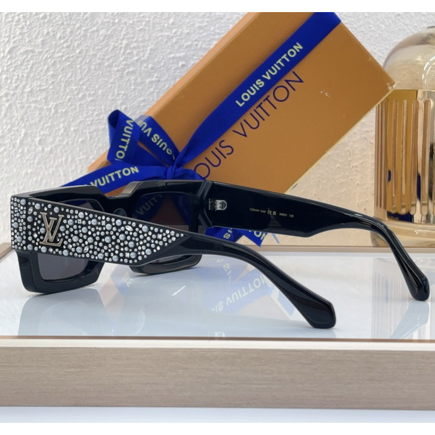 Louis Vuitton LV Clash Pearls & Strass Sunglasses   Z2396W - PerfectKickZ