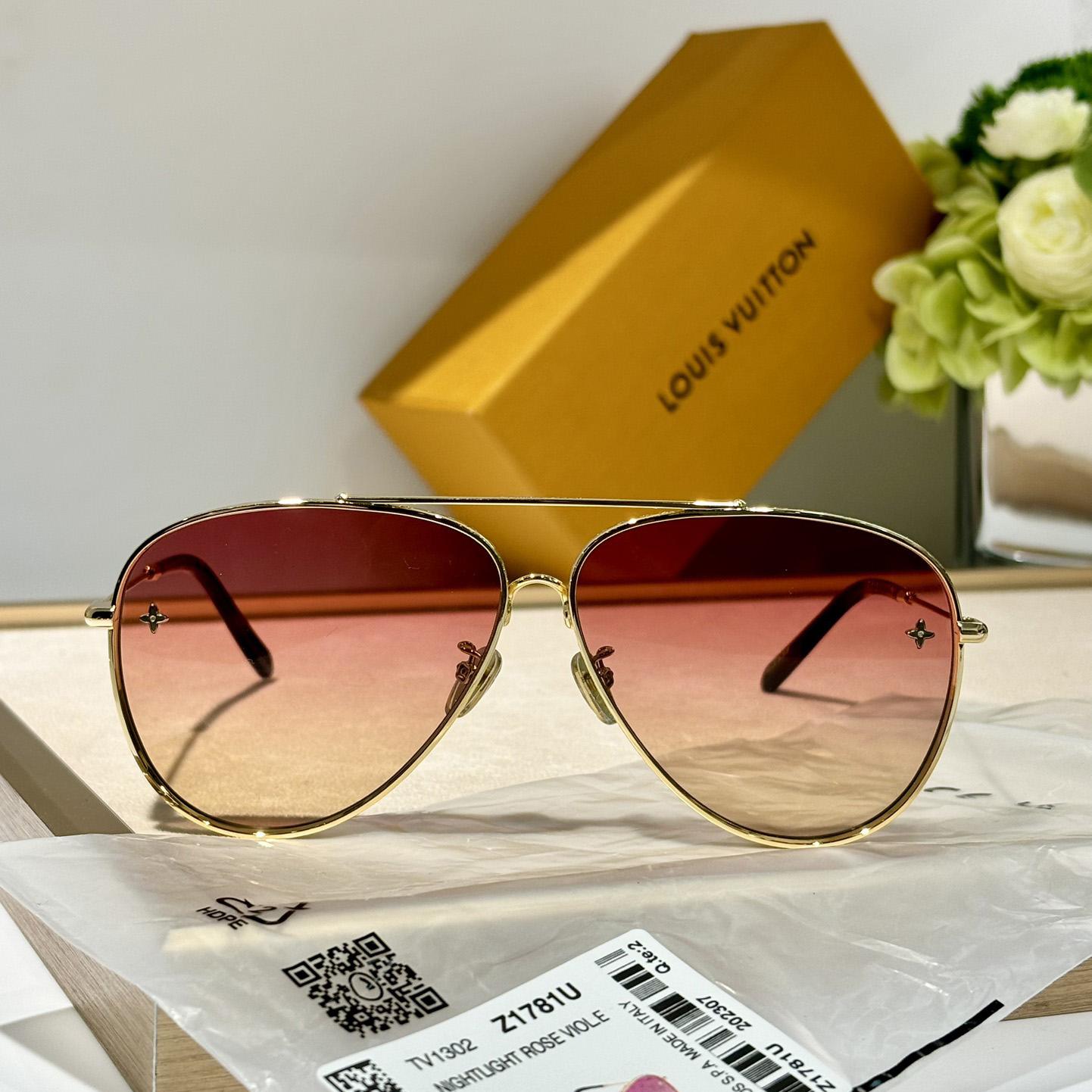 Louis Vuitton The LV Pilot Sunglasses   Z1621U - PerfectKickZ