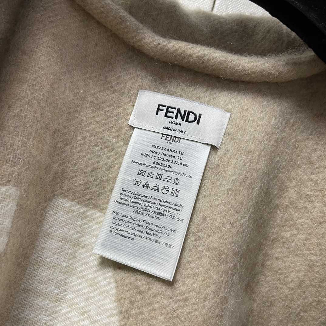 Fendi Poncho  140*160cm - PerfectKickZ