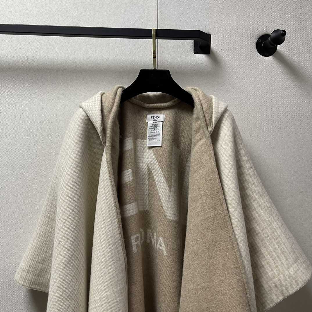Fendi Poncho  140*160cm - PerfectKickZ