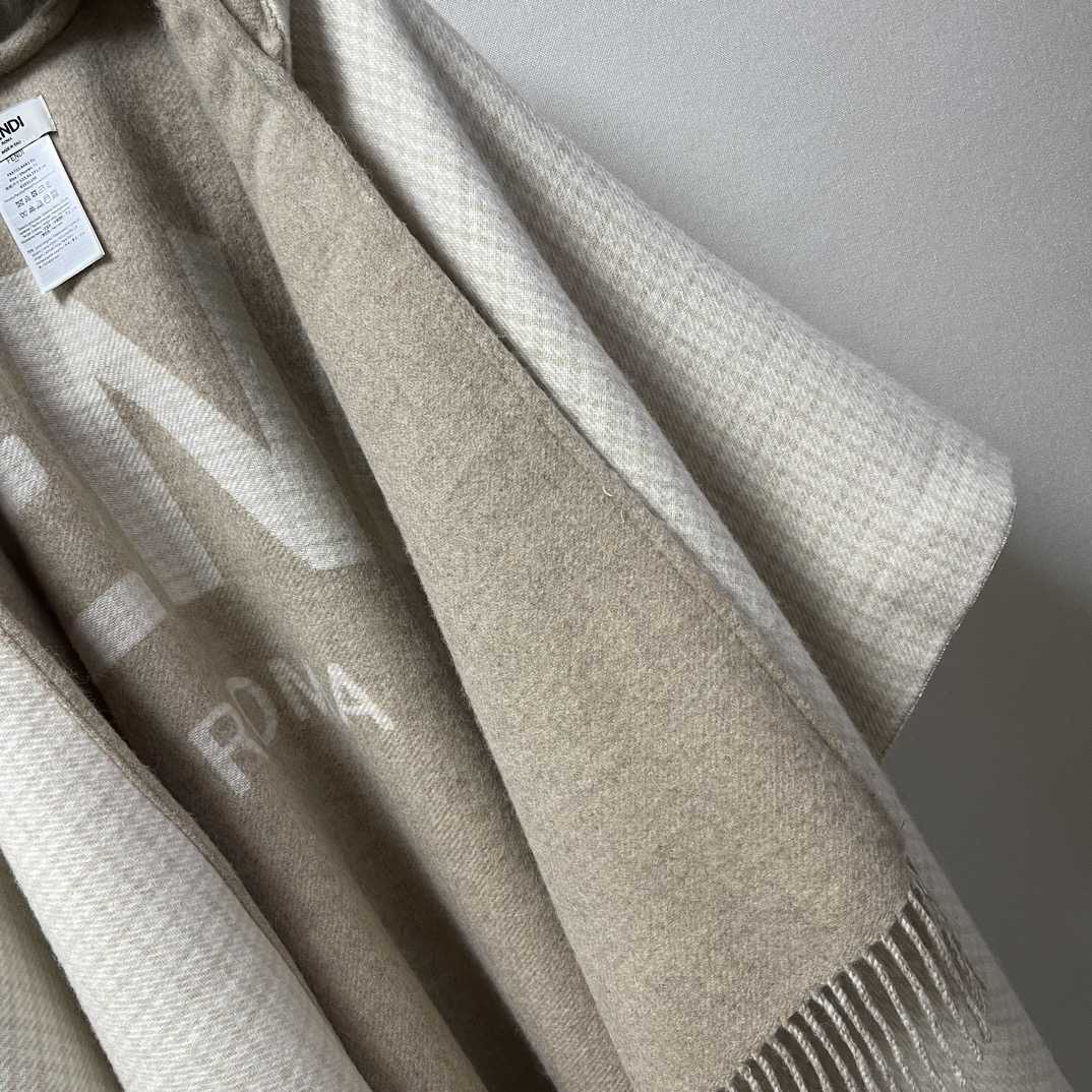 Fendi Poncho  140*160cm - PerfectKickZ