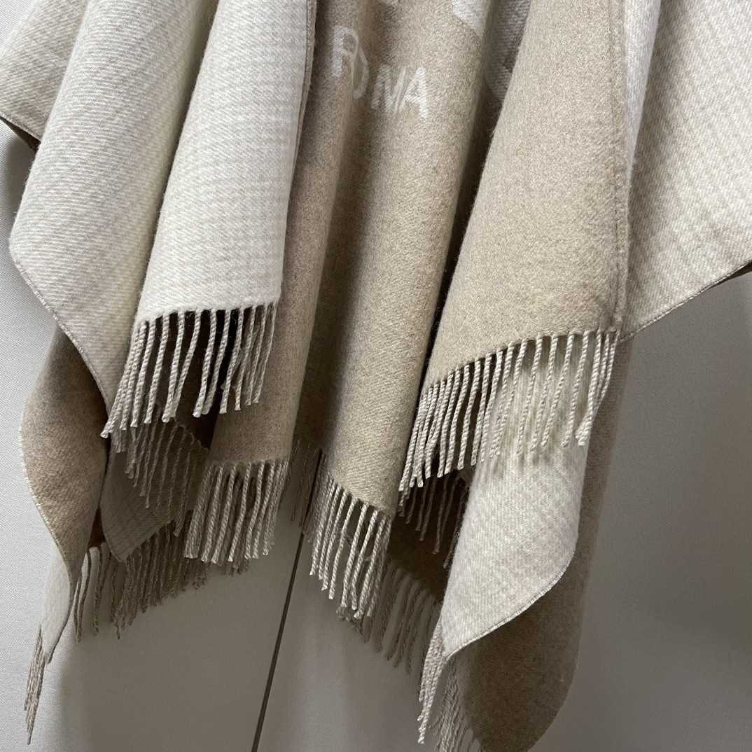 Fendi Poncho  140*160cm - PerfectKickZ