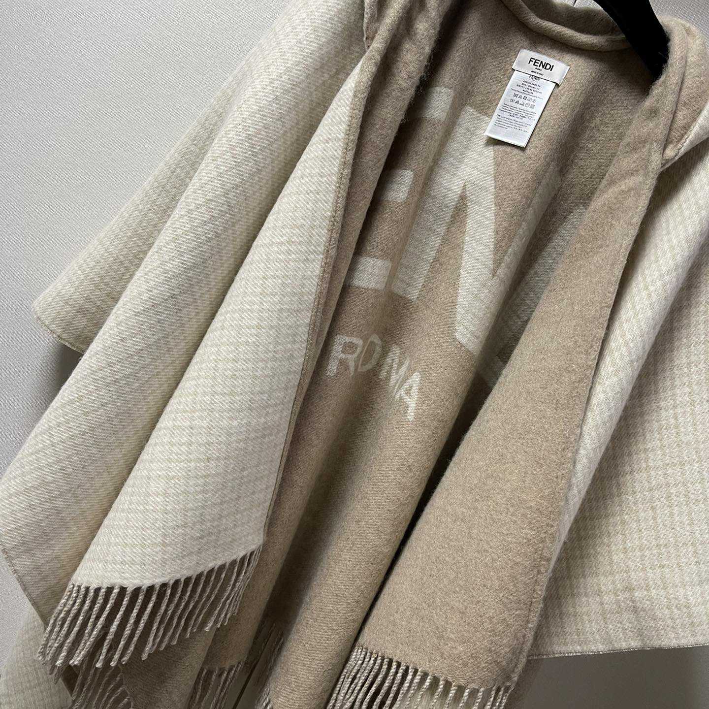 Fendi Poncho  140*160cm - PerfectKickZ