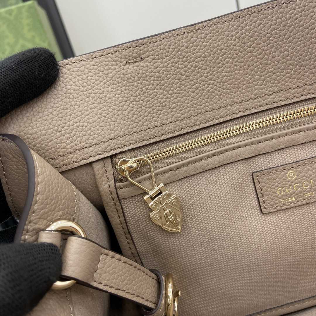 Gucci Medium Tote Bag With Hook Closure - 