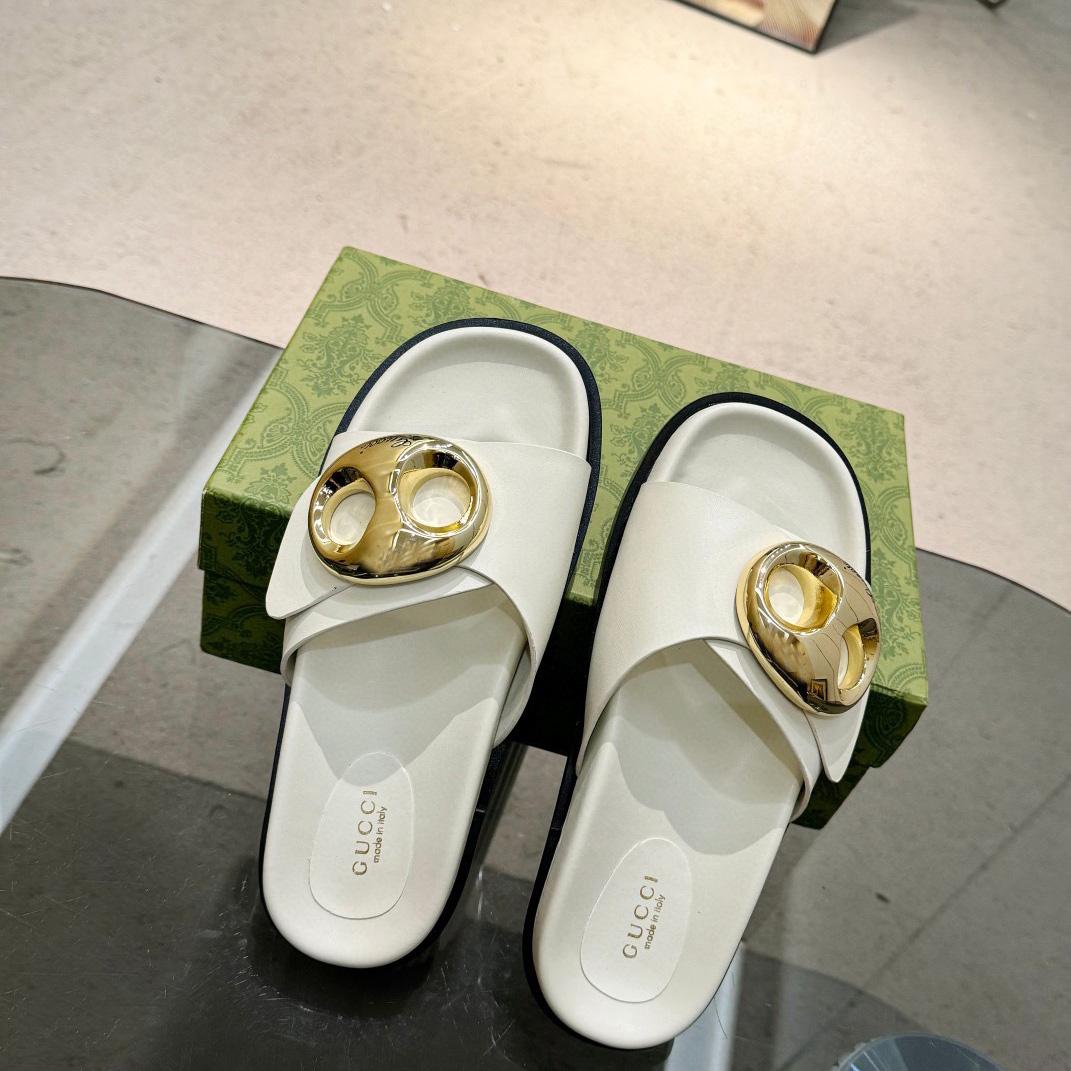 Gucci Women's Marina Chain Slide Sandal - PerfectKickZ