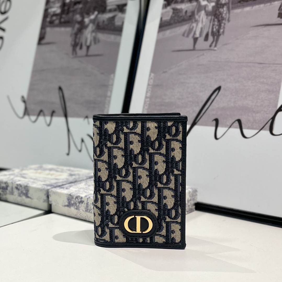 Dior 30 Montaigne Passport Holder - PerfectKickZ