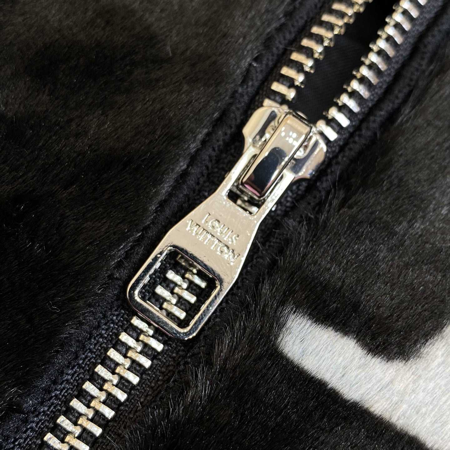 Louis Vuitton Monogram Mink Fur Zipped Hoodie  1AF390 - 