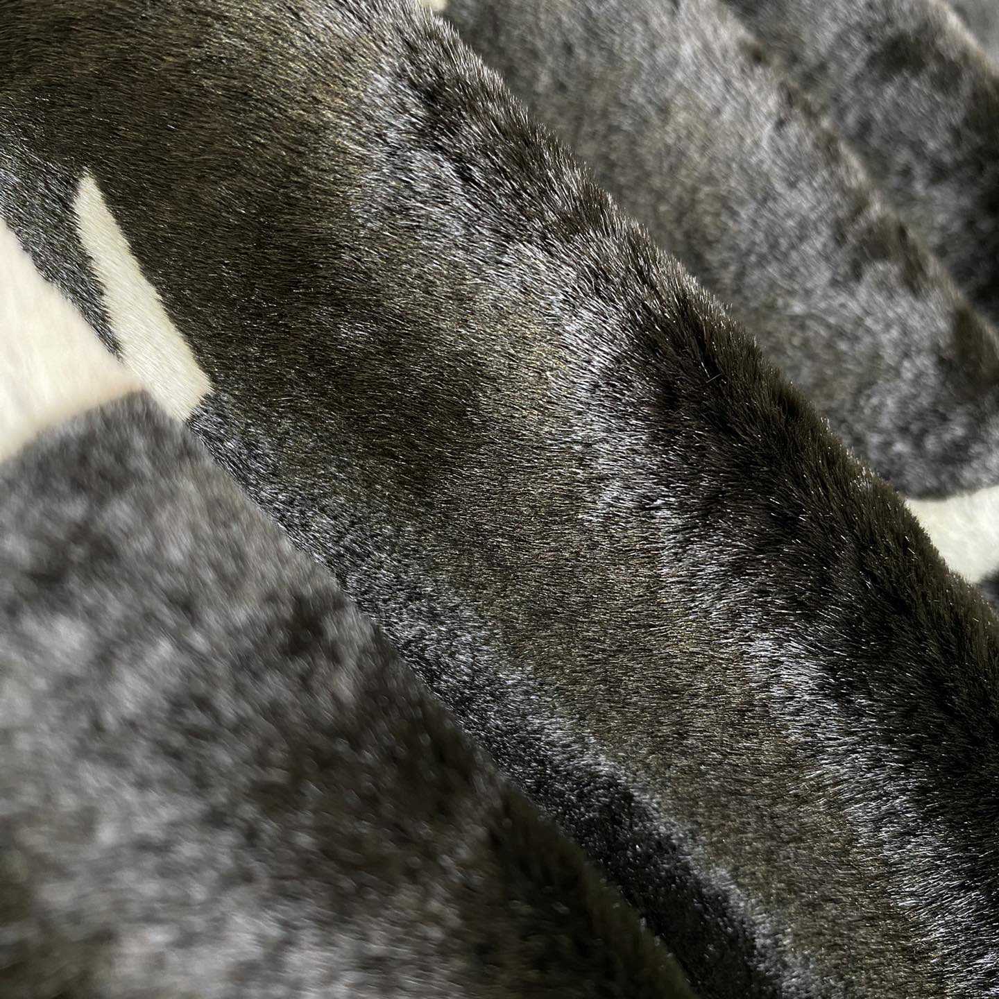 Louis Vuitton Monogram Mink Fur Zipped Hoodie  1AF390 - 