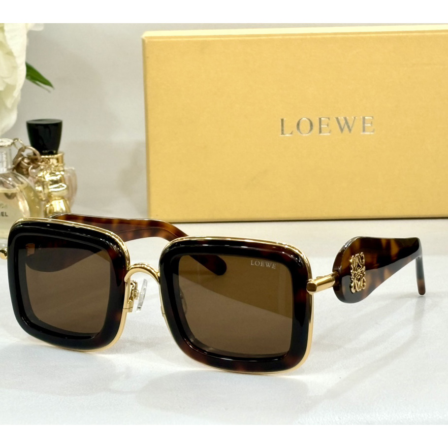 Loewe LW40150U Sunglasses - PerfectKickZ