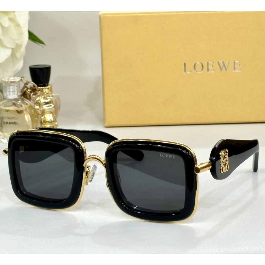 Loewe LW40150U Sunglasses - PerfectKickZ