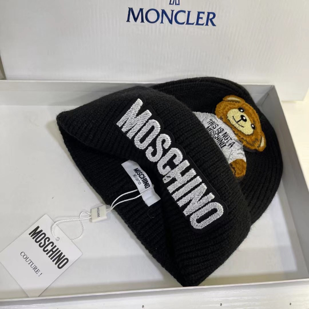 Moschino Beanie  - PerfectKickZ