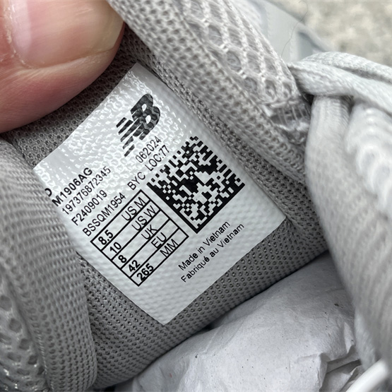 New Balance 1906R Sneakers      M1906AG - PerfectKickZ