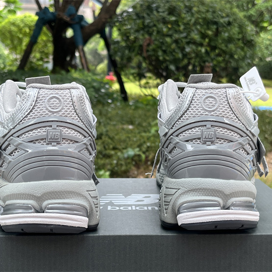 New Balance 1906R Sneakers      M1906AG - PerfectKickZ