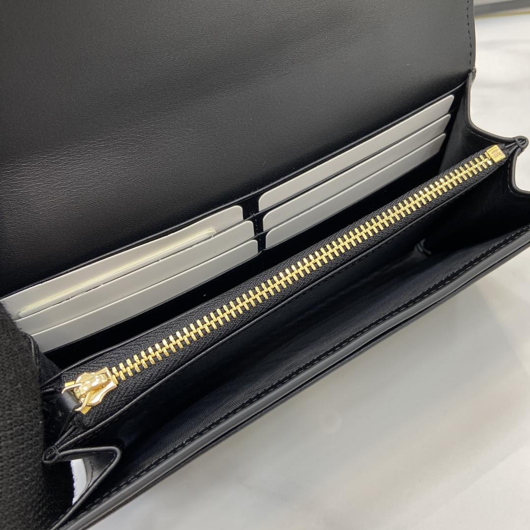 Gucci GG Continental Wallet - PerfectKickZ